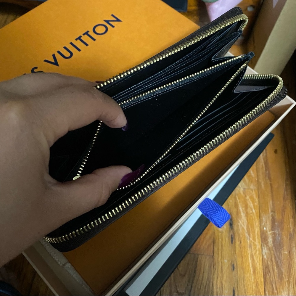 M69353
Louis Vuitton zippy wallet - Picture 4 of 11